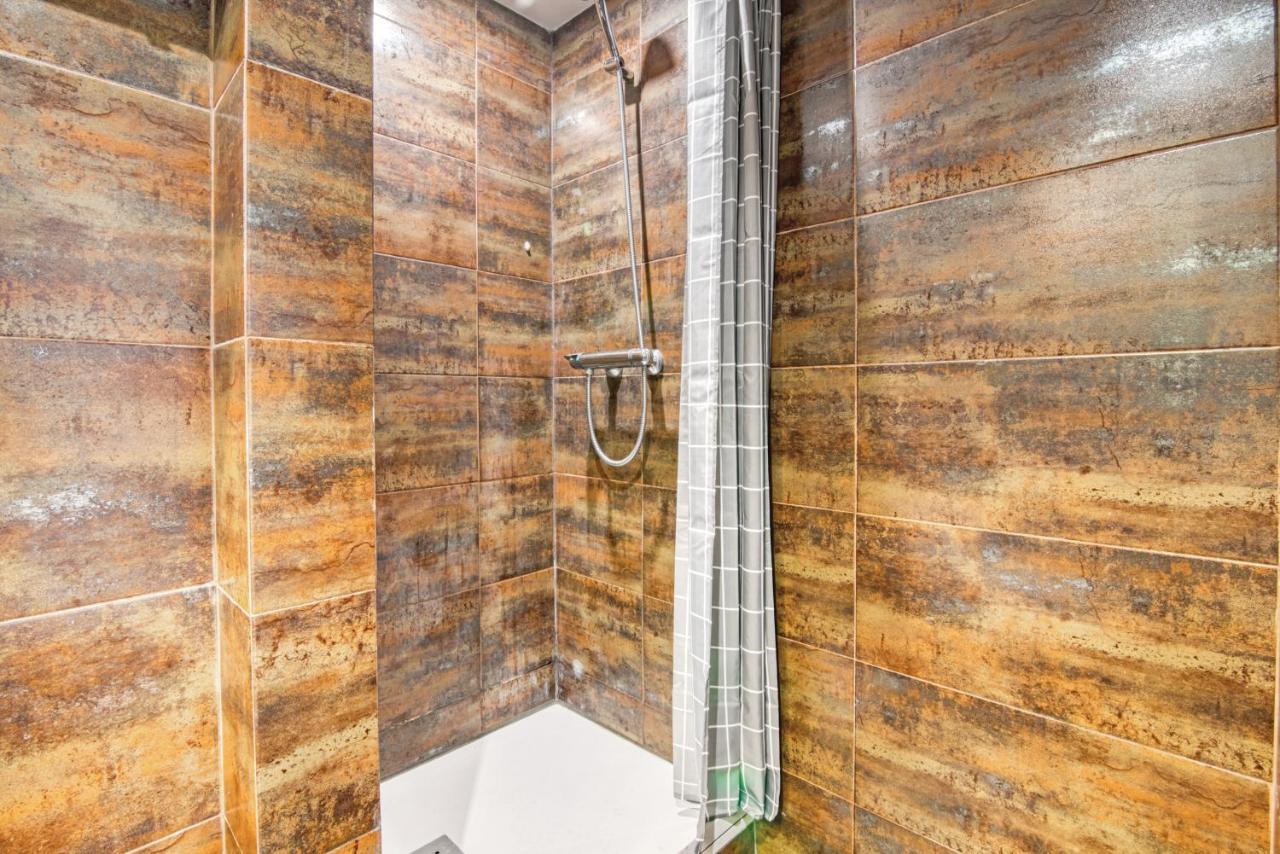 Cozy Penthouse, 20 Min To Downtown, Alcala Norte Madryt Zewnętrze zdjęcie