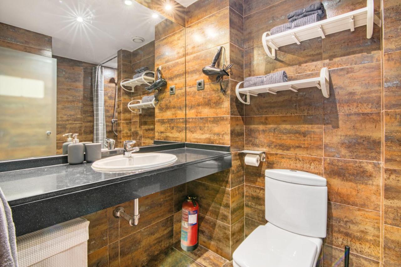 Cozy Penthouse, 20 Min To Downtown, Alcala Norte Madryt Zewnętrze zdjęcie